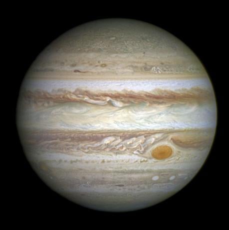 Le télescope James Webb découvre des structures surprenantes dans la haute atmosphère de Jupiter