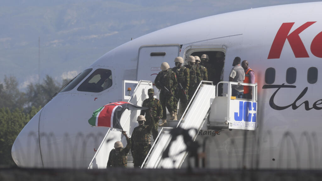 Un premier groupe de policiers kenyans débarque en Haïti pour une mission de sécurité