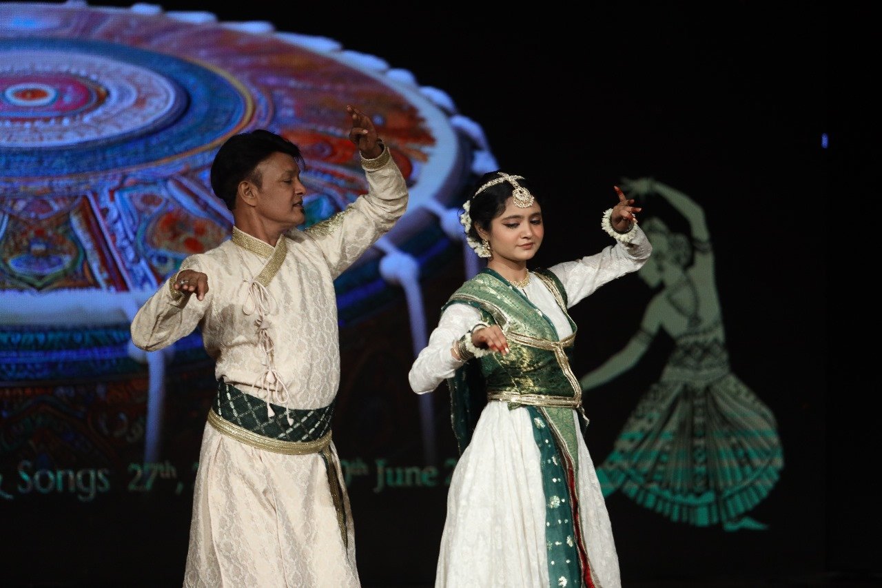 La troupe culturelle de la ville fortifiée fascine Karachi