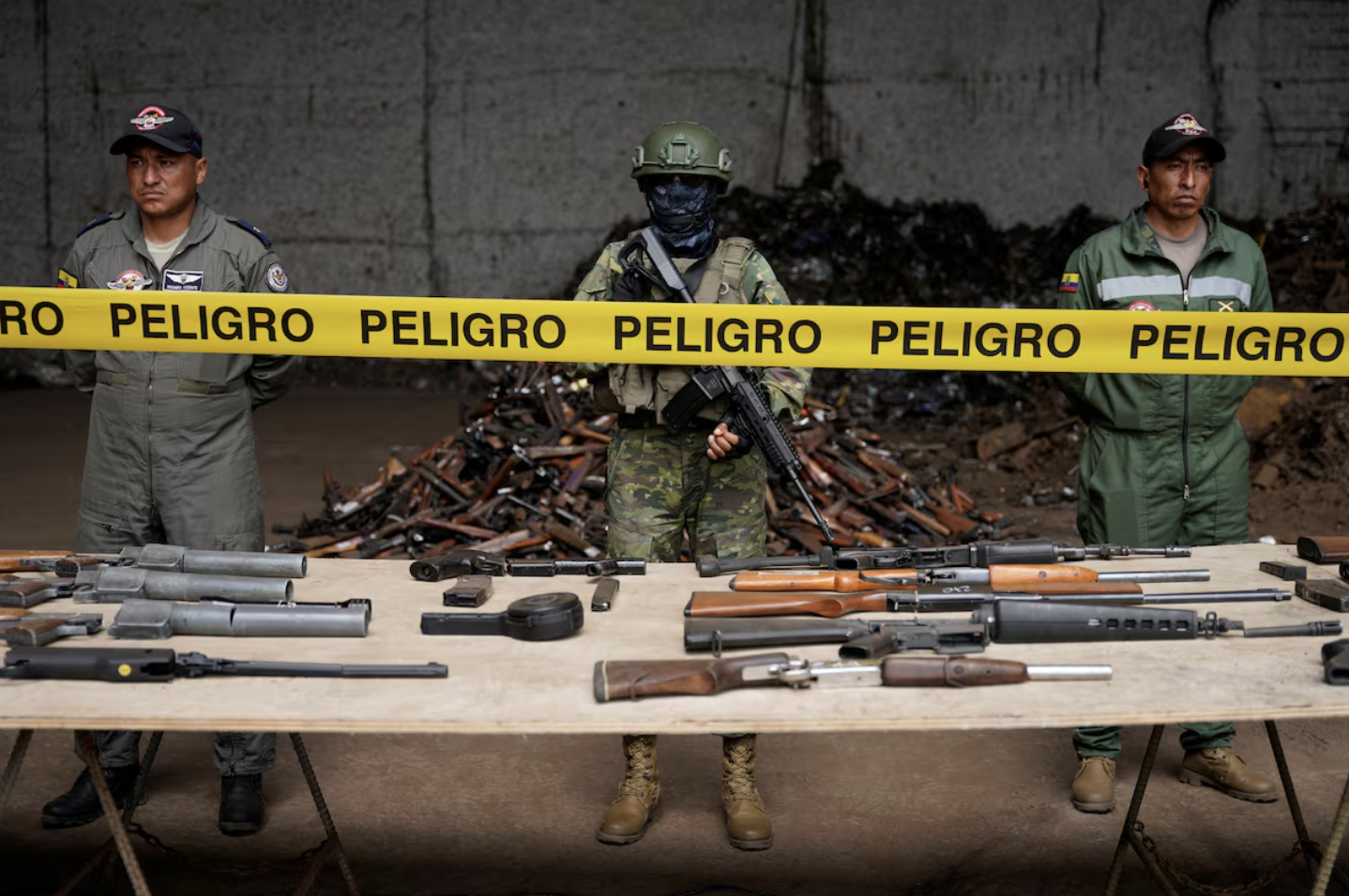 L’Équateur réprime les armes du marché noir