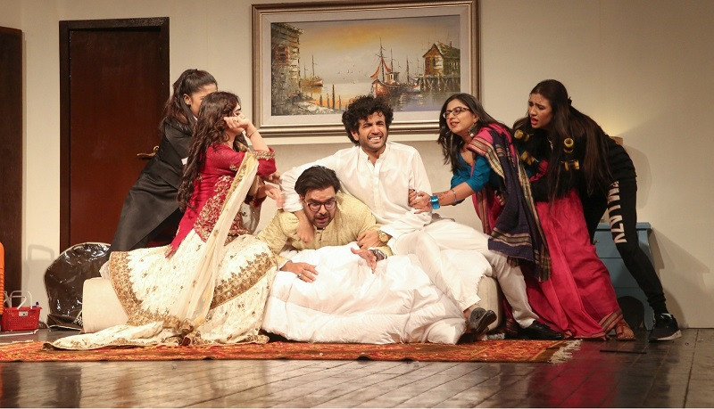 comedy play hotel jaan e jaan played and applauded in arts council karachi photo express