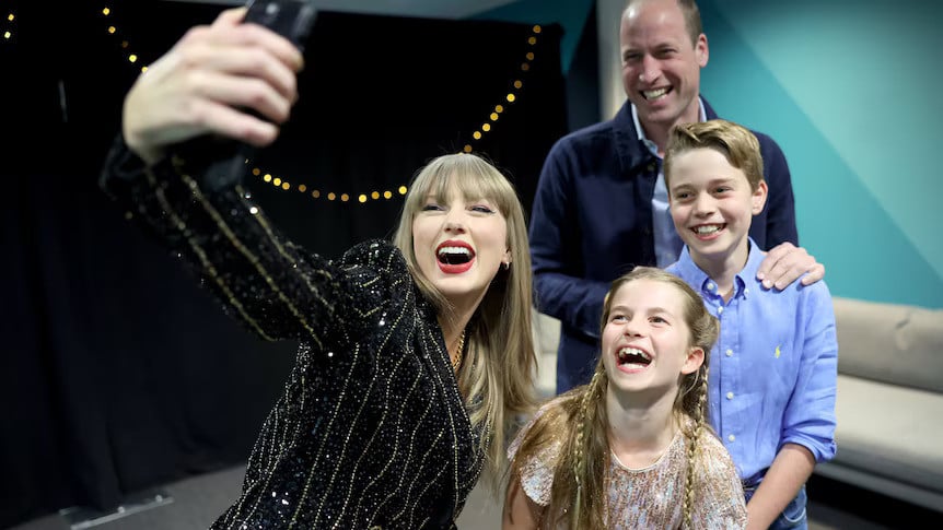 Taylor Swift clicks selfie with Prince William at London concert