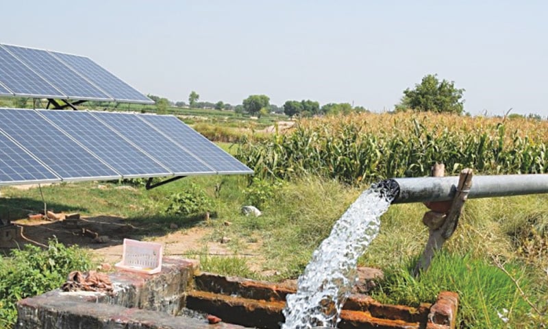 Le Pakistan passe aux forages agricoles solaires pour économiser 2,7 milliards de dollars.