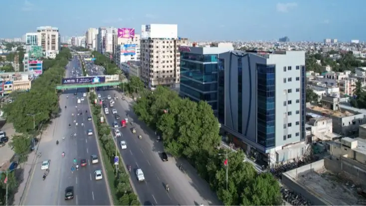 Le Centre des Bureaux de Karachi se Déplace de I.I. Chundrigar à Clifton et Shahrah-e-Faisal