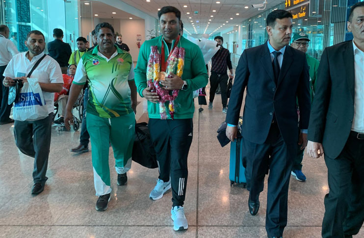 Haider Ali, Médaillé Paralympique du Pakistan, reçoit un accueil discret à l’aéroport d’Islamabad