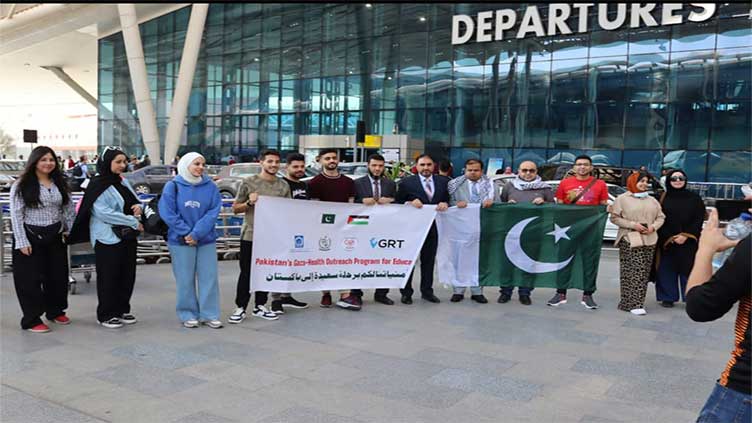 Le troisième groupe d’étudiants palestiniens arrive au Pakistan pour poursuivre leurs études médicales